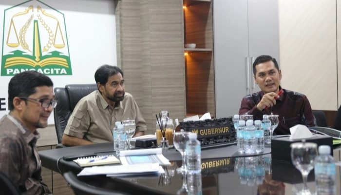 Mualem Pimpin Rapat Bahas Validasi Data JKA Bersama Sekda dan Dinkes‎