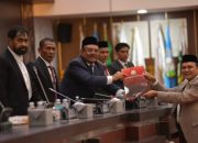 Gubernur Aceh Hadiri Paripurna DPRA Penyampaian Rekomendasi LKPJ 2025‎