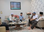 Mualem Takziah ke Rumah Duka dr. Zaini Abdullah, Kenang Pengabdian Sang Mantan Gubernur Aceh