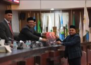 Sekda Aceh Hadiri Paripurna Persetujuan Tiga Raqan Inisiatif DPRA