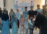 Senyum Anak Yatim Kuta Alam Mengembang, Wali Kota Illiza Serahkan Bantuan Perlengkapan Sekolah