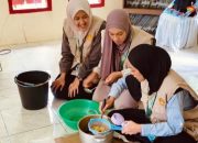 Mahasiswa KKN USK Ajarkan Ibu PKK Aceh Besar Olah Serai Jadi Spray Anti Nyamuk Bernilai Ekonomi