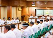 Pimpin Rapat Koordinasi Bersama SKPA, Wagub Dek Fadh: Transparansi adalah Kunci