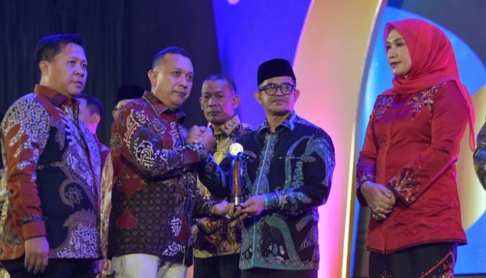 Pemerintah Aceh Terima Serambi Award 2026 atas Penanganan Bencana