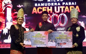 Wagub Aceh Dek Fadh Serahkan Bantuan Rp. 6,78 Miliar untuk Aceh Utara