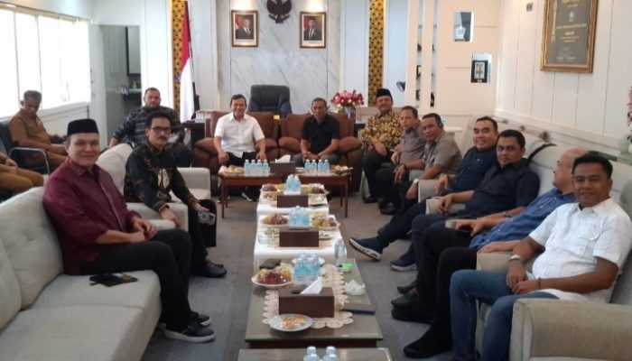 Wagub Aceh Dek Fadh dan Ketua DPRA Bahas Perubahan UUPA