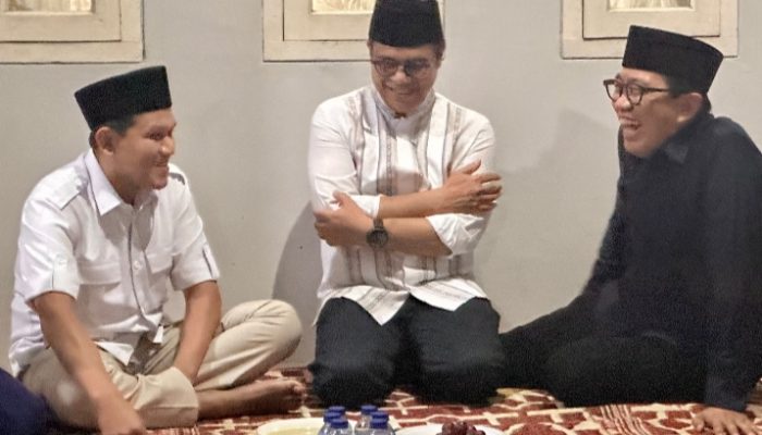 Wagub Aceh Dek Fadh Bertakziah ke Rumah Duka Sjamsul Kahar, Ayahanda Wamenkomdigi Nezar Patria