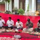 Dek Fadh Sambangi Rumah Duka Ibunda Ketua Komisi I DPRA di Aceh Utara