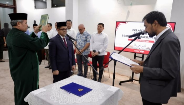 Mualem Lantik Taufik sebagai Pj Sekda Aceh di Medan