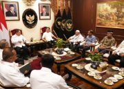 Dek Fadh Bersama Abu Paya Pasie dan Ketua DPRA, Temui Menko Polkam, Perkuat Sinergi untuk Aceh