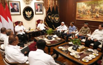 Dek Fadh Bersama Abu Paya Pasie dan Ketua DPRA, Temui Menko Polkam, Perkuat Sinergi untuk Aceh