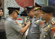 Kapolda Aceh, Wakapolda, dan Personel Ditintelkam Raih Pin Emas Kapolri atas Pengamanan Aksi di Masjid Raya Baiturrahman