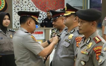 Kapolda Aceh, Wakapolda, dan Personel Ditintelkam Raih Pin Emas Kapolri atas Pengamanan Aksi di Masjid Raya Baiturrahman