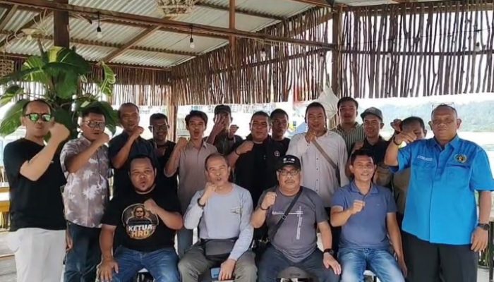 PWI Simeulue Gaungkan “Nasir Nurdin Dua Periode” Saat Pelepasan di Pelabuhan